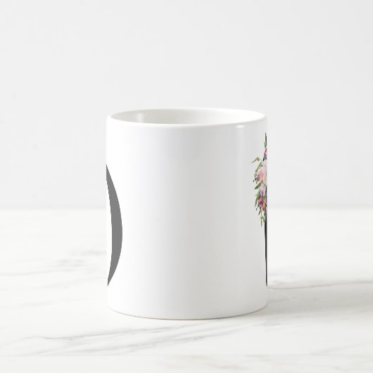水彩画の花の手紙Dのモノグラムの芸術のマグ コーヒーマグカップ (中央)
