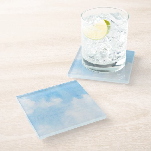 水彩画の雲および空の背景 ガラスコースター (アングル)