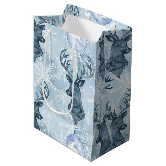 水彩画の青いトナカイのクリスマスのギフトバッグ ミディアムペーパーバッグ (正面アングル)