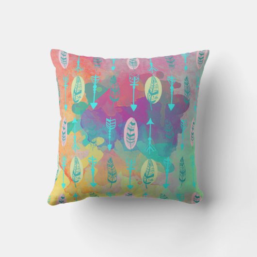 水彩画のBohoの種族の上品は矢の枕に羽をつけます クッション (裏面)