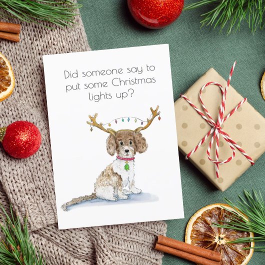 水彩画ラブラドゥードルのクリスマスツリーのイルミネーションと鹿の角 シーズンカード