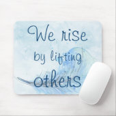 水彩画及びタイポグラフィ私達は他を持ち上げることによって立上がります マウスパッド (マウス)