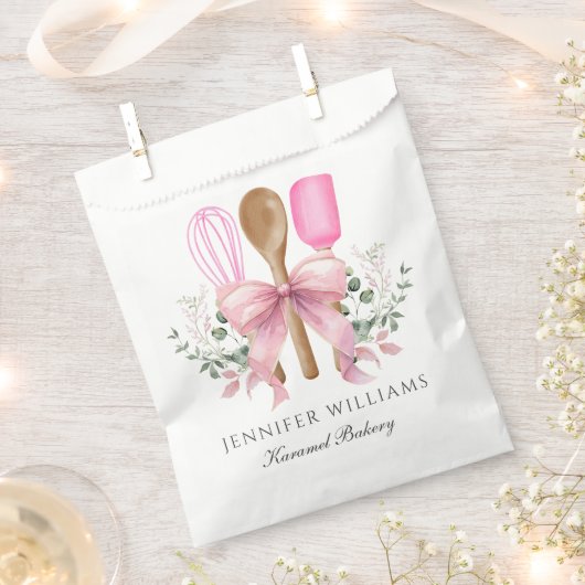 水彩画風の焼き菓子用具 ピンクの蝶リボン 個別に作られた フェイバーバッグ (クリップ留めされた状態)