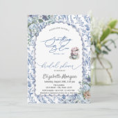 水彩茶カップブルーワイルドフラワーブライダルシャワー 招待状 (スタンド正面)