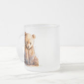 水彩茶色のベビークマ、座って可愛いクマの子 フロストグラスマグカップ (正面左)