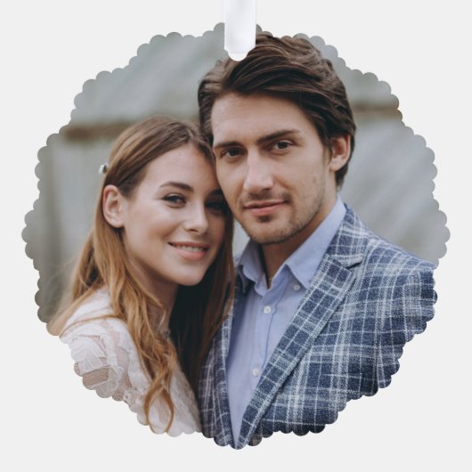 水彩赤い納屋メリークリスマスフォト オーナメントカード (裏面)