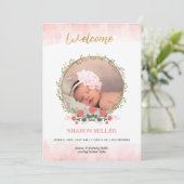 水彩赤面ピンクおよびフローラフレームベビー誕生 案内状 (スタンド正面)