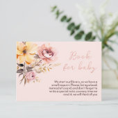 水彩赤面ピンクの女の子の赤ちゃんシャワーの招待状 エンクロージャーカード (スタンド正面)