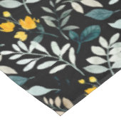 水彩野の花と離れ黒の模様 テーブルクロス (アングル)