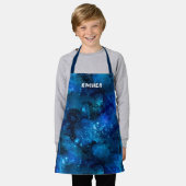 水彩銀河系星雲ネームブルー エプロン (着用した状態)