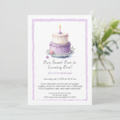 水彩1st誕生日招待状と薄紫ケーキ 招待状 (スタンド正面)