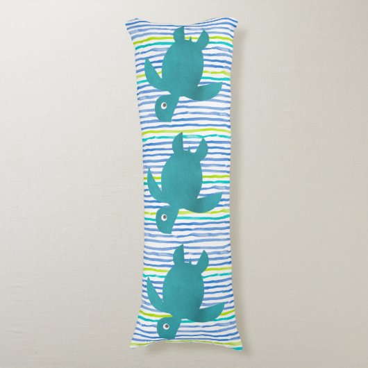 水彩3ウミガメしぼりストライプと波 ボディピロー (正面縦)