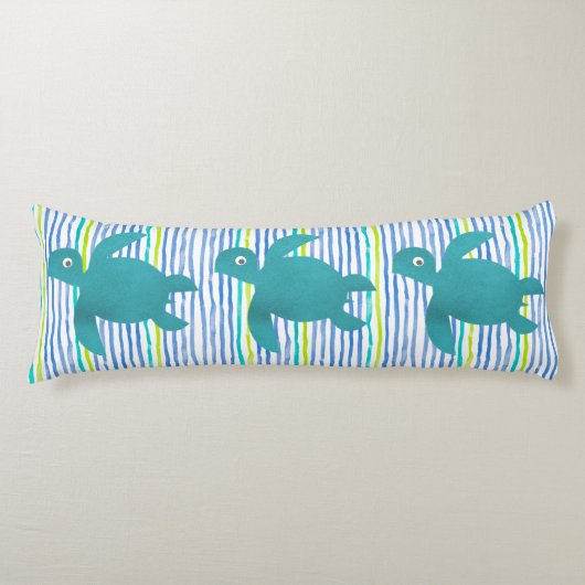 水彩3ウミガメしぼりストライプと波 ボディピロー (正面)