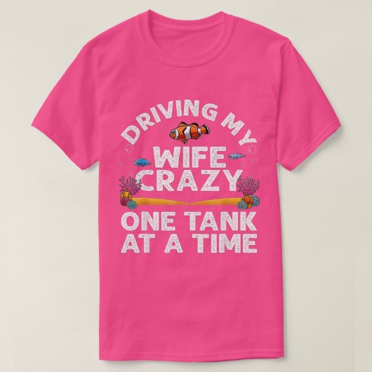 水族館おもしろいデザインメンズパパ夫フィッシュタンクF Tシャツ (デザイン正面)