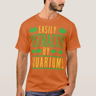 水族館の魚のアクアリーに容易に気保を取られる Tシャツ