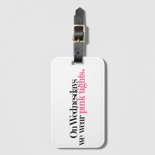水曜日で私達はピンクの堅い荷物のラベルを身に着けています ラゲッジタグ (正面縦)