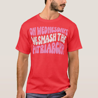 水曜日に家父長制ピンク・フェミニスを破る Tシャツ