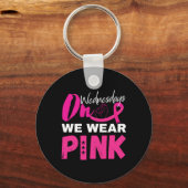 水曜日に私たち衣服ピンク乳がん認識度 キーホルダー (正面)