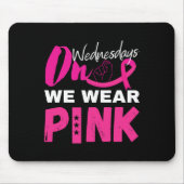 水曜日に私たち衣服ピンク乳がん認識度 マウスパッド (正面)