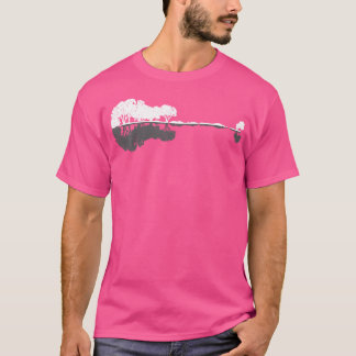水森の木に反射するギター影グイタ Tシャツ