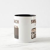 水泳のコーチの(おもしろいな)ギフト ツートーンマグカップ (中央)