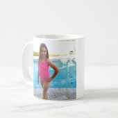 水泳の準備をするL マグカップ (正面左)