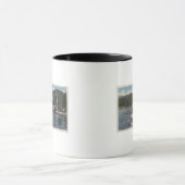 水浴フロート、入り江の泳ぐ人 マグカップ (中央)