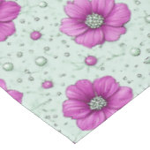 水滴のあるピンクの花柄 テーブルクロス (アングル)