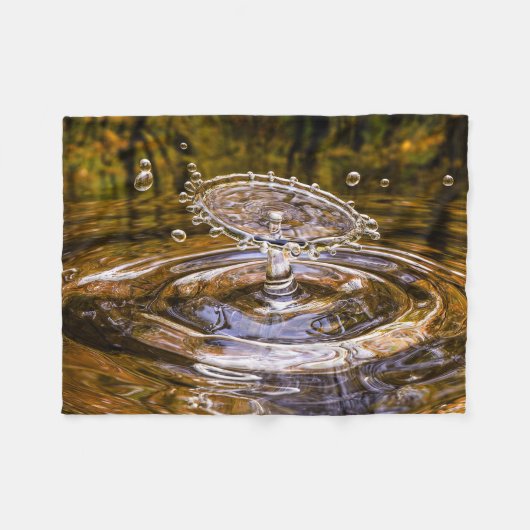 水滴の飛散 フリースブランケット (正面(横))