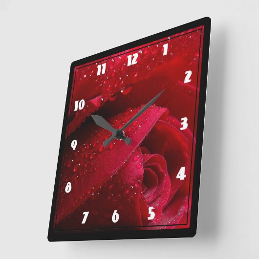 水滴を持つ赤いマクロバラ スクエア壁時計 (傾斜)