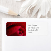 水滴を持つ赤いマクロバラ ラベル (インサイチュ)