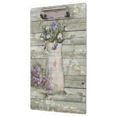 水漆喰を塗られた納屋の木製の農家の夏のラベンダー クリップボード (左)