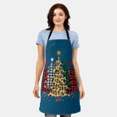 水牛のプレイド&ヒョウとメリークリスマスツリー エプロン (着用した状態)