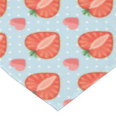 水玉模様およびハートが付いているハートのいちご テーブルクロス (アングル)