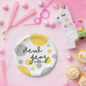 水玉模様が新年の始まりを黄色い灰色に ペーパープレート (パーティー)