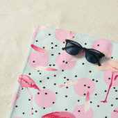 水玉模様のあなたの一流の|のフラミンゴの羽を加えて下さい ビーチタオル (インサイチュ)