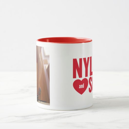 水玉模様のかかととの赤いロゴ マグカップ (中央)