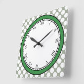 水玉模様のカラフルローマ数字の白（任意の色） スクエア壁時計 (傾斜)