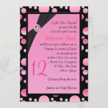 水玉模様のバルミツワーのピンクおよび黒い招待