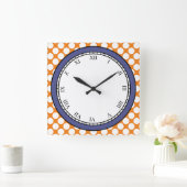 水玉模様カラフルローマ数字（任意の色の白） スクエア壁時計 (ホーム)