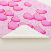 水玉模様上の明るいかわいらしピンクのハートのクラスタ シェルパブランケット (3/4)