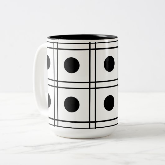 水玉模様円の白黒チェックパターン ツートーンマグカップ (正面左)