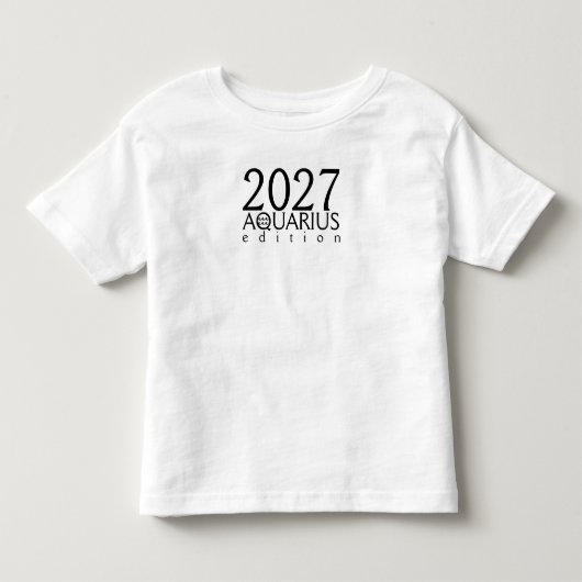 水瓶座のシンボル付き2026年版 トドラーTシャツ (正面)