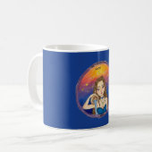 水瓶座の占星術の少女が青い星空の下にいる コーヒーマグカップ (正面左)