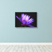 水百合のキャンバスの暗い側面 キャンバスプリント (インサイチュ (ウッドフロア))