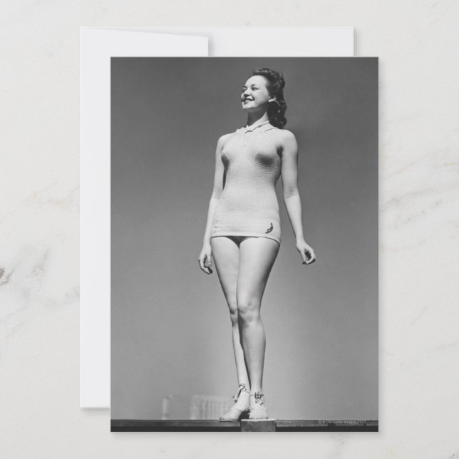 水着の女性 (正面)