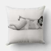 水着の女性 クッション (裏面)