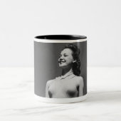 水着の女性 ツートーンマグカップ (中央)