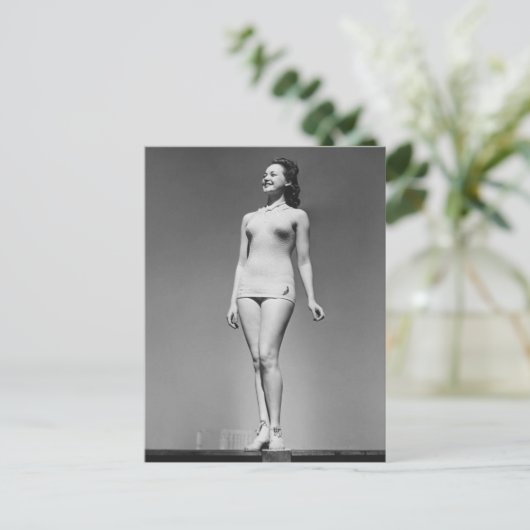 水着の女性 ポストカード (スタンド正面)