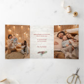 水素朴色のウィンドウとクリスマスフローラ写真 三つ折りカード (内部)